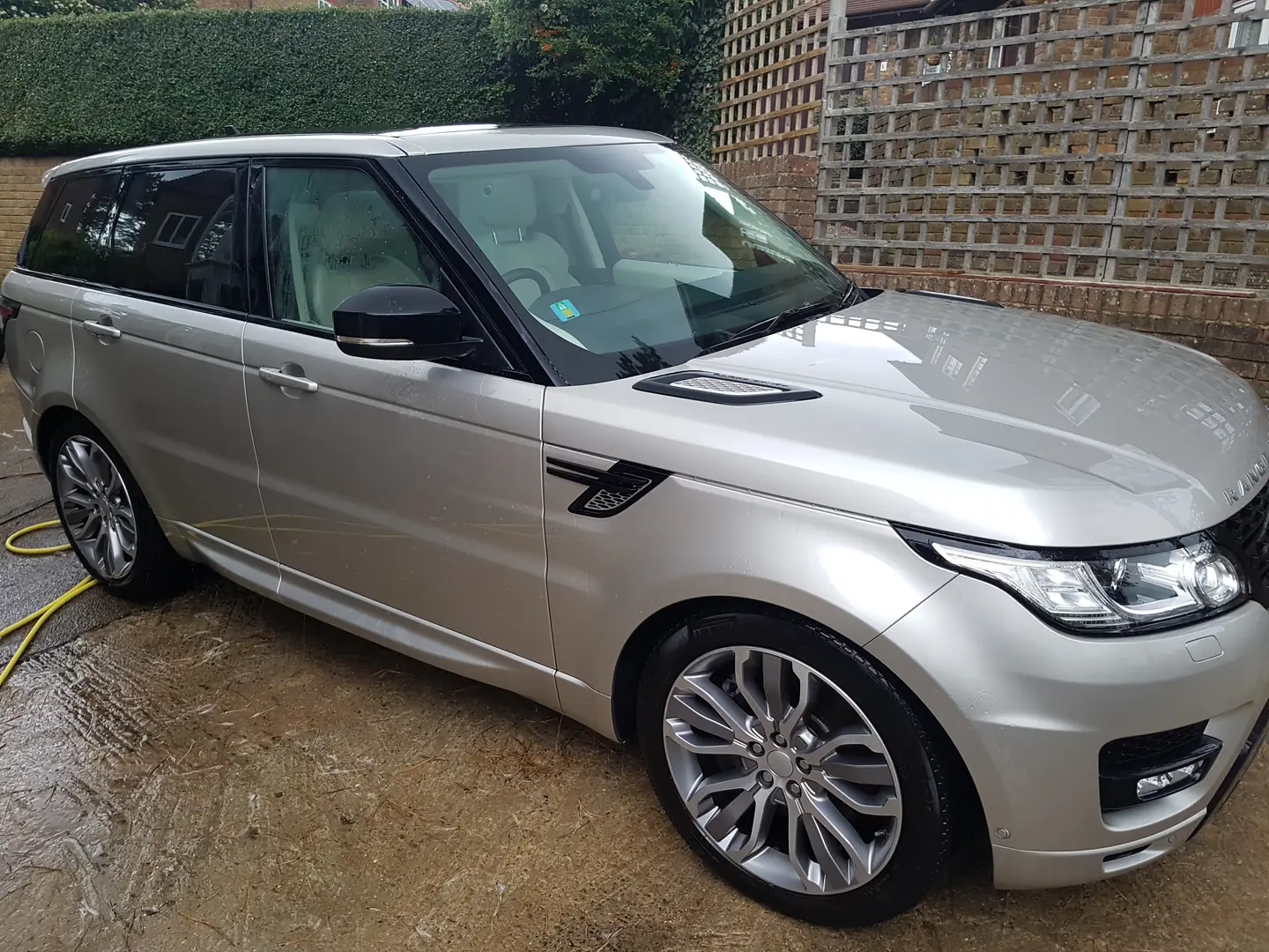 Silver Range Rover Sport
